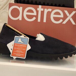 Aetrex "Liz" Navy Pull on Shoes. NIB. Size EU 43/US 11.5-12